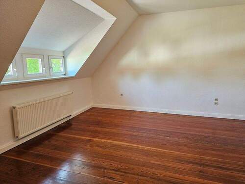 OG Zimmer 1 - Mehrfamilienhaus, Wohnhaus mit 715,00 m&sup2; in Torgau zur Miete