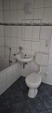 Badezimmer mit Badewanne - 