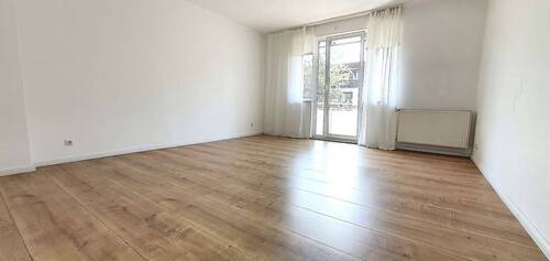 Zimmer mit Balkonaustritt. - Gelegenheit im Bremer Weidedamm-Viertel