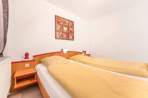 Schlafzimmer - Etagenwohnung mit 34,60 m&sup2; in Runding zum Kaufen