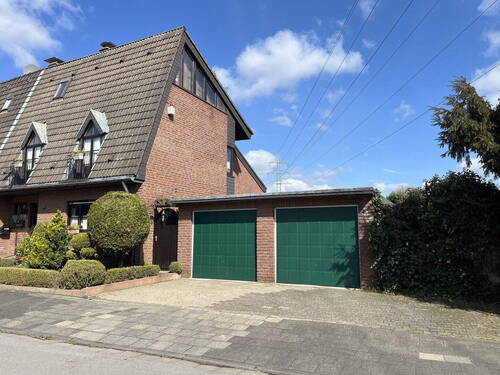 Haus mit Garagen - Reiheneckhaus mit Doppelgarage und Garten in Duisburg Rumeln