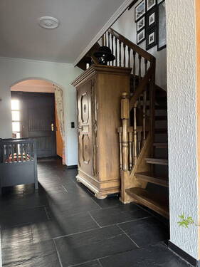 Eingang mit Treppenhaus - Einfamilienhaus mit 167,00 m&sup2; in Duisburg zum Kaufen