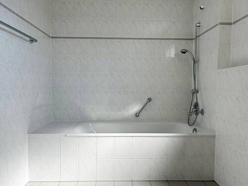 Bad mit Wanne - 