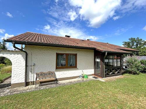 Außen - 6 Zimmer Einfamilienhaus zum Kaufen in Mainleus