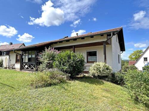 Außen - Einfamilienhaus mit 139,00 m² in Mainleus zum Kaufen