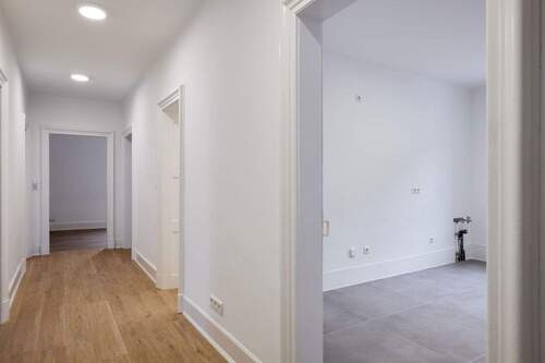 Blick in Flur und Küche - 3 Zimmer Etagenwohnung in Wolfach