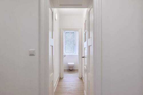 Blick vom Flur ins Gäste-WC - 