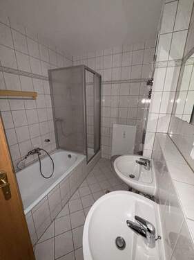 Bad - Etagenwohnung mit 54,50 m&sup2; in Wilkau-Haßlau zur Miete