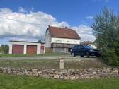 Parkplatz und Garagen - 