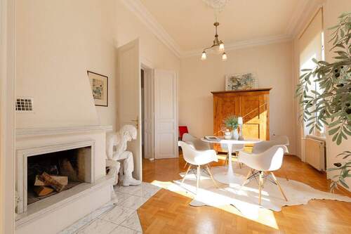 Esszimmer mit Kamin - 4 Zimmer Etagenwohnung zum Kaufen in Wiesbaden