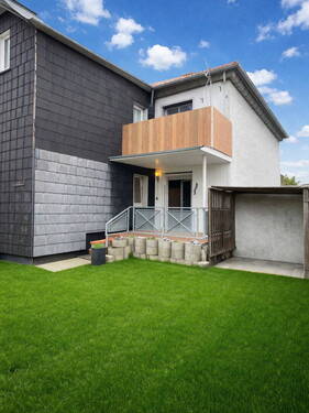 Hausansicht - Charmantes Reihenendhaus mit Garten, Balkon & ausgebautem Dachgeschos