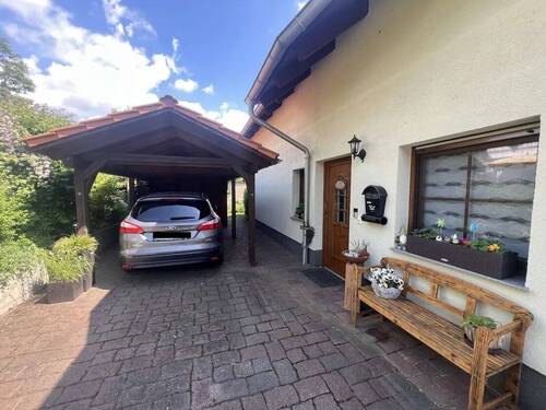 Carport und Eingangsbereich - 4 Zimmer Einfamilienhaus in Bad Düben
