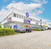 Attraktive Gewerbeimmobilie mit flexibler Bürofläche in Bestlage von Neutraubling