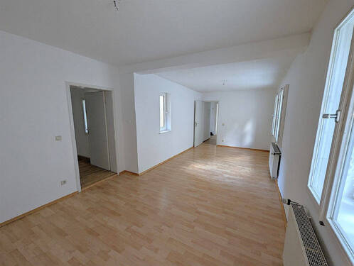 Bild1 - Individuelle 2-Zimmer-Wohnung mit eingerichteter Küche Nähe Albertsplatz