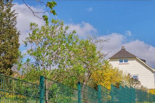 Ansicht von West - Wohnen mit unverbaubarem Panoramablick ins Grüne