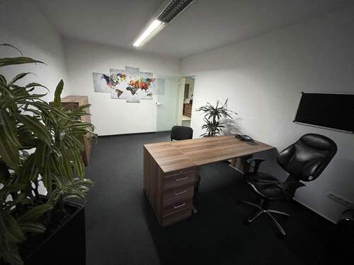 Büroraum 1 - Möbliertes Büro (3 Räume) - Einziehen und direkt losarbeiten !