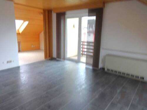 Wohnzimmer - 4 Zimmer Etagenwohnung zum Kaufen in Amberg