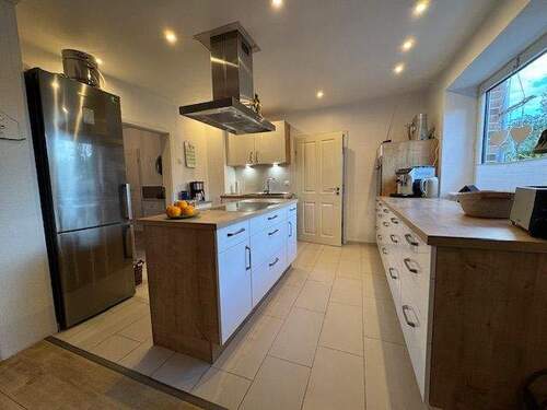 Offene Küche mit Einbauküche - 