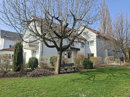 Außenansicht - Sehr gepflegtes 4-Familien-Wohnhaus mit großem Gartengrundstück in Top Wohnlage von CR