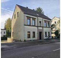 Mehrfamilienhaus-Ensemble mit 5 Wohnungen & 2 Garagen in Dortmund-Marten