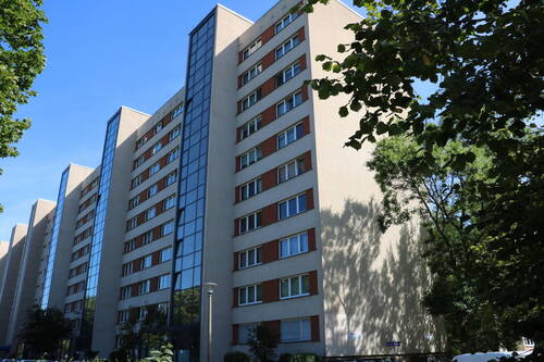 Hausansicht vorn - Moderne 3-Raum-Wohnung mit BALKON und EINBAUKÜCHE in Dresden- Johannstadt