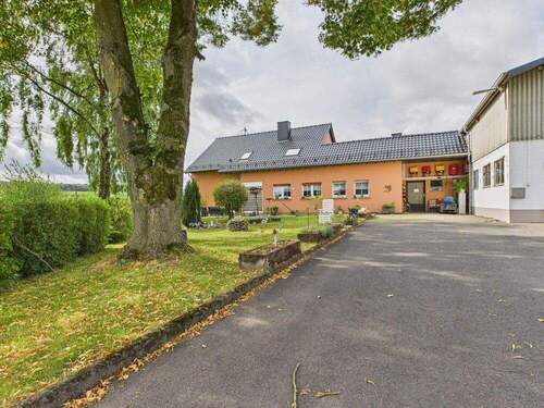 Vorderansicht - 6 Zimmer Bauernhaus, Landhaus zum Kaufen in Sülm