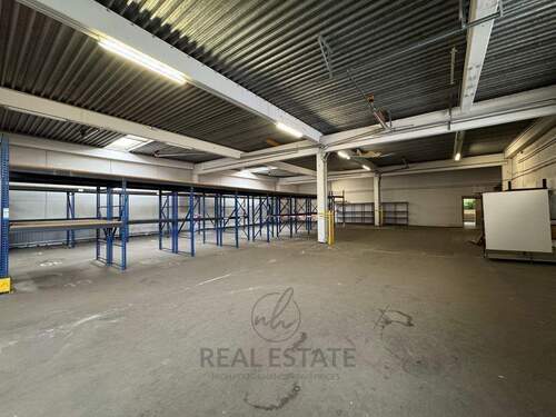 1.jpg - (Beschreibung Lesen!) 1315 m² Lagerfläche mit Rampen und ebenerdigen Zugang in Barsbüttel