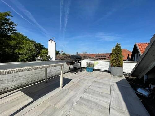 Dachterrasse 2 - RUDNICK bietet HAUS mit 3 Wohnungen + Büro + Garage NÄHE MEER: ggf. EG wieder rückbaubar zu Laden
