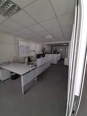 Mix aus erstklassigen Büros, Lagerfläche und Rolltor - Büro in München