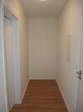 Diele mit Garderobe - 