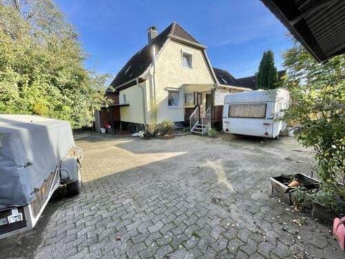 Hof komplett - 5 Zimmer Doppelhaushälfte in Krummesse