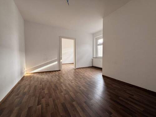 Wohnzimmer - 5 Zimmer Etagenwohnung zur Miete in Zwickau