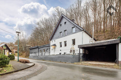 Provisionsfrei! - Charmantes Wohnhaus mit Appartement und sehr großer Garage