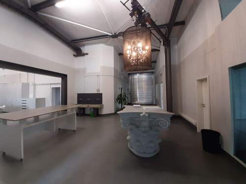 Mix aus erstklassigen Büros, Lagerfläche und Rolltor - Verschiedene Flächen-Optionen in Aubing-Lochhausen-Langwied - All-in-Miete