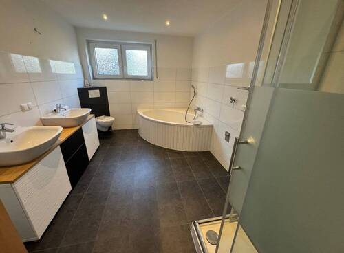 Bild 2 - 4 Zimmer Etagenwohnung zur Miete in Neuberg