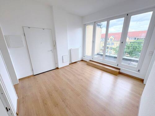 Heller Flur mit direktem Terrassenzugang - 2 Zimmer Terrassenwohnung zur Miete in Teltow