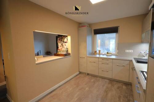 ...mit Blick in das Esszimmer.... - 