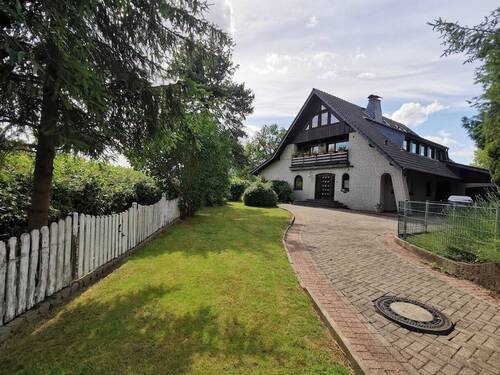 Ansicht - Großzügiges Einfamilienhaus mit Einliegerwohnung in ruhiger Lage