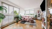 Wohnzimmer 1 - Gepflegte 3-Zimmer-Dachgeschosswohnung mit 3 Zimmern, Balkon, Keller und 2 Stellplätzen