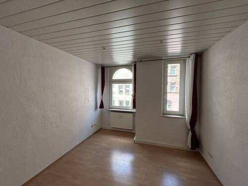 Wohnzimmer - 2 Zimmer Etagenwohnung zum Kaufen in Nürnberg