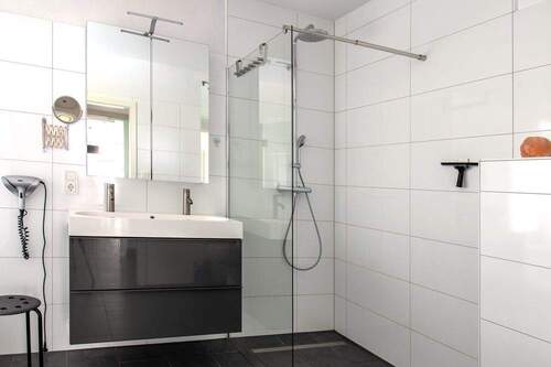 Bad 1: bodenebene Dusche - 