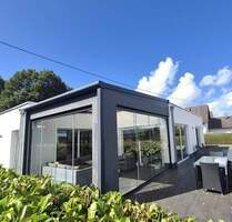 Modernste Technik und Energieeffizienz! (Rollstuhlgeeigneter) Bungalow, voll möbliert in Traumlage! - Morbach / Hunolstein