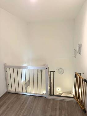 Treppenhaus oben Bild 1 - 