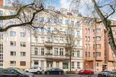 Vorderansicht - Helle Zwei-Zimmer-Dachgeschosswohnung am Klausernerplatz