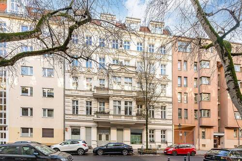 Vorderansicht - Helle Zwei-Zimmer-Dachgeschosswohnung am Klausernerplatz