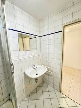 Badezimmer 1 - Etagenwohnung mit 33,00 m&sup2; in Fürth zum Kaufen