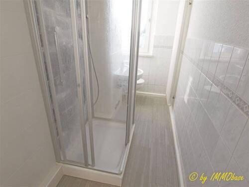 Bad mit Dusche - 2 Zimmer Etagenwohnung in Hainichen