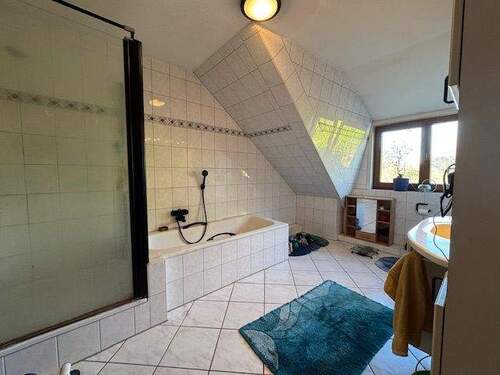 mit Wanne und Dusche - 