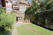 Terrasse und Gemeinschaftsgarten - 