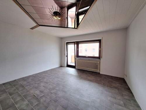 Wohnraum - KL-Ost - 2-Zimmerwohnung mit Balkon - Für 1 Person geeignet